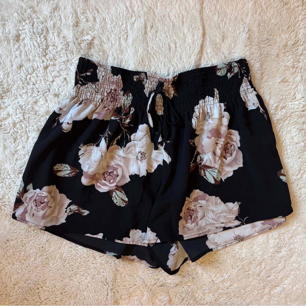 Black Floral High Waist Shorts - Picture 3 of 4